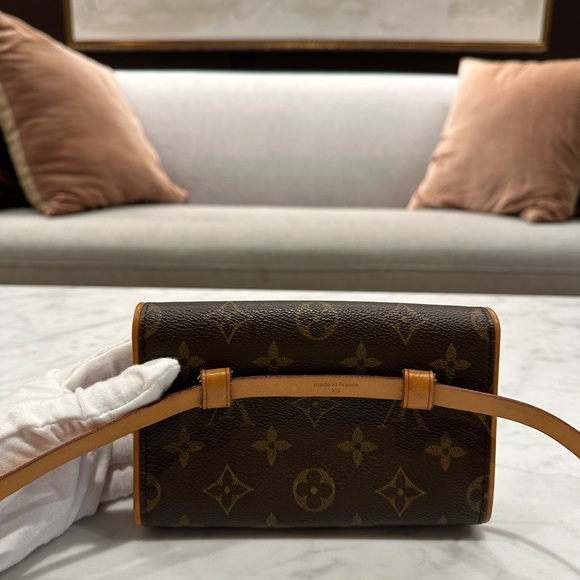 Louis Vuitton Florentine Monogram Canvas
Pochette - Picture 4 of 15